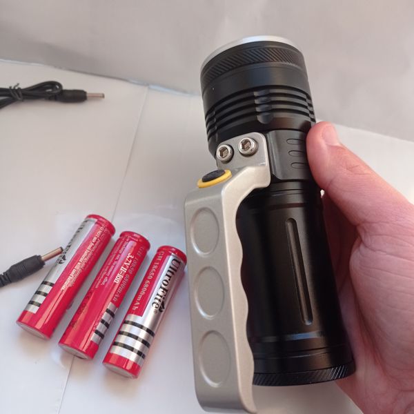 Картинка Мощный фонарь аккумуляторный водостойкий XPG/XM-L T6 три аккумулятора