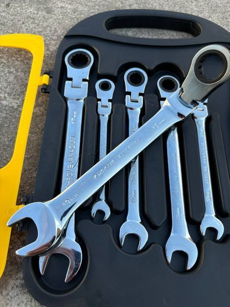 Набір комбінованих ріжково-тріскачкових ключів з карданом JierTools 7 предметів