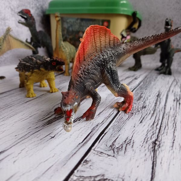 Развивающий набор фигурок Динозавры 12 шт в кейсе