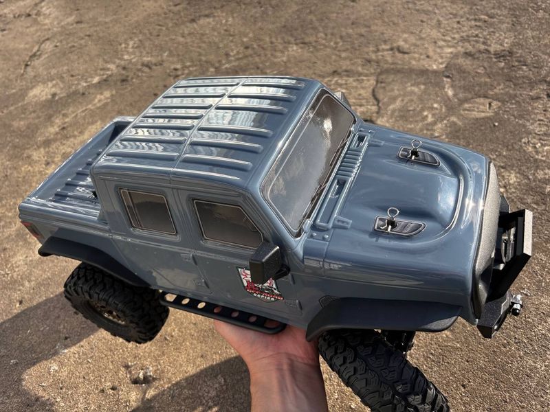 Гоночний позашляховик RGT SCALE ROCK CRUISER & DEFUER BODY:R86299-2 на раідокеруванні 20км/год Сірий